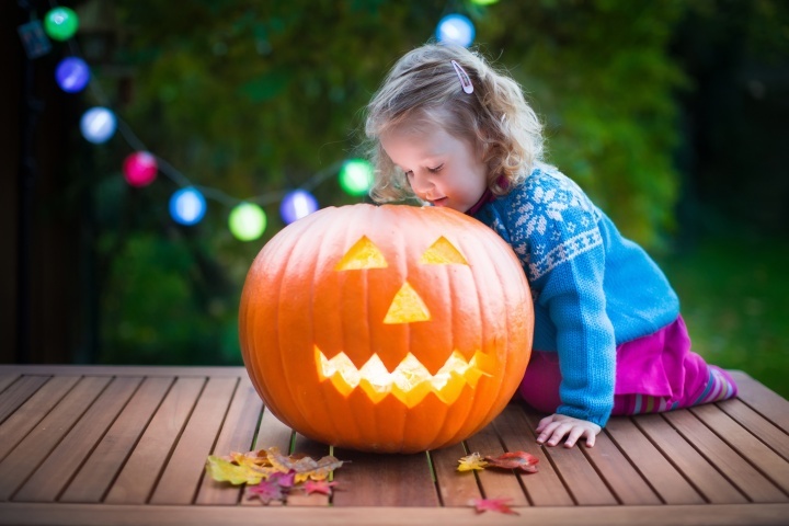 découvrez des idées créatives et des astuces pour célébrer la fête d'halloween ! que ce soit pour des costumes, des décorations ou des recettes effrayantes, faites de cette soirée un moment inoubliable. préparez-vous à frissonner et à vous amuser avec vos amis et votre famille.
